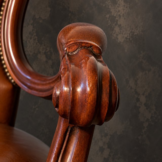 Sillón Valenti Piel Capitoné Madera