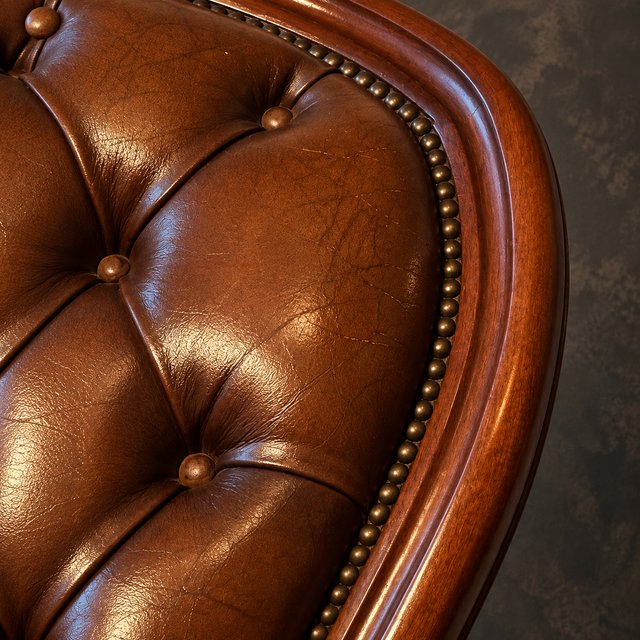 Sillón Valenti Piel Capitoné Madera
