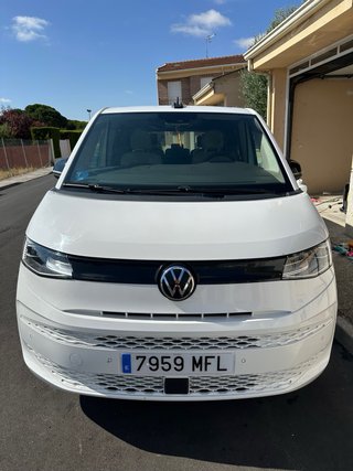 Volkswagen Multivan T7 hybrid larga 2023