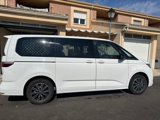 Volkswagen Multivan T7 hybrid larga 2023
