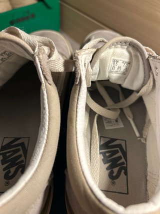 Zapatillas Vans Beige y Blancas