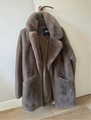 Abrigo Zara pelo marrón grisáceo