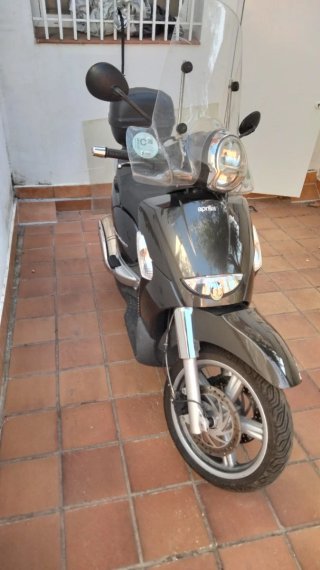 Aprilia Scarabeo 500 Maxi Scooter