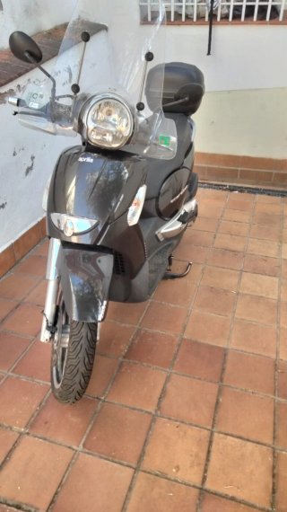 Aprilia Scarabeo 500 Maxi Scooter