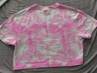 Crop top Barbie tie-dye rosa y blanco