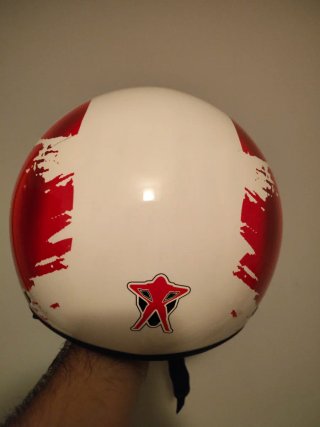 Capacete Moy com design Itália