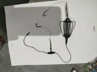 Montaje de pesca con plomo y resorte
