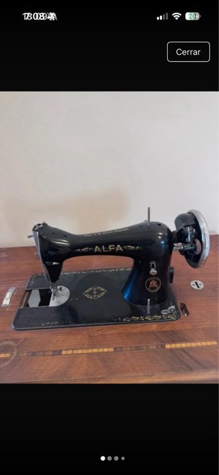 Máquina de coser Alfa antigua