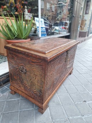 Baul Arcón de Madera Tallada a Mano con Llave