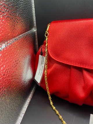 Bolso de fiesta rojo de raso