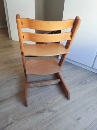 Trona Stokke de madera