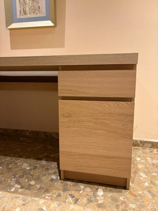 Escritorio de madera como nuevo