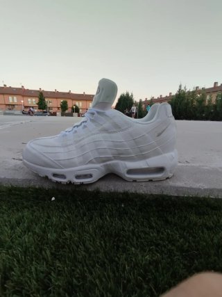 Vendo todo tipo de zapatillas entre 45 y 55€