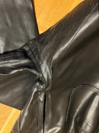 Pantalón ancho efecto piel negro