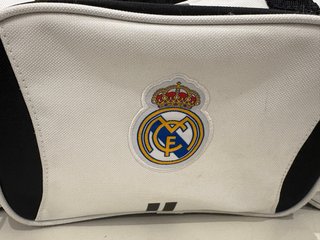 Bolsa de Deporte Real Madrid Blanca y Negra niños
