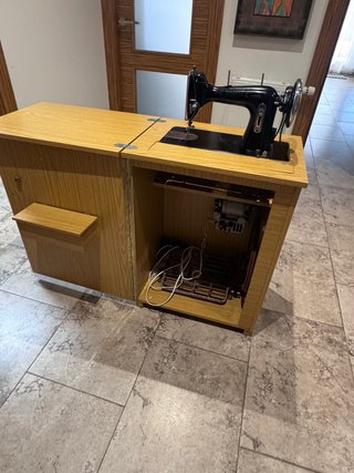 Máquina de coser Sigma Modelo A con mueble