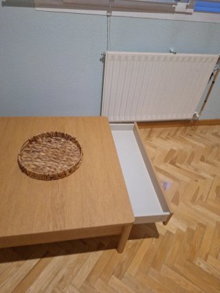Mesa cuadrada de centro  con cajones nueva