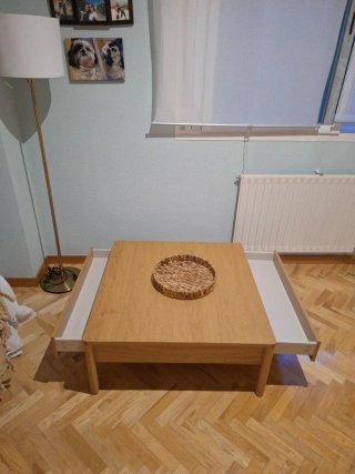 Mesa cuadrada de centro  con cajones nueva