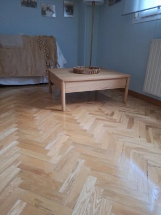 Mesa cuadrada de centro  con cajones nueva