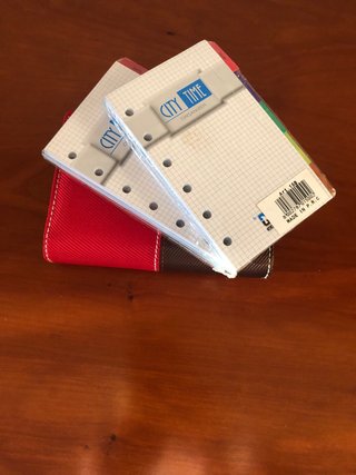 Organizzatore in tessuto rosso e marrone