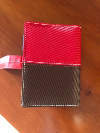 Organizzatore in tessuto rosso e marrone