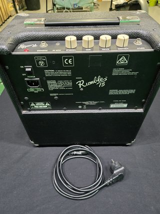 Amplificador de bajo Fender Rumble 15