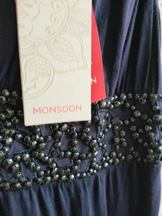 Vestido largo azul con pedrería