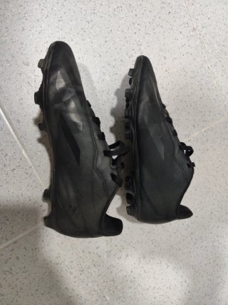 Botas de fútbol Adidas Negras talla 32
