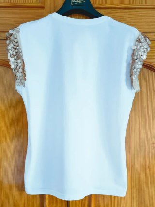Blusa blanca con detalle dorado