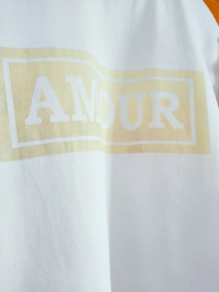 Blusa blanca con detalle dorado