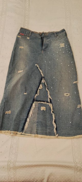 Falda vaquera S con strass y rotos