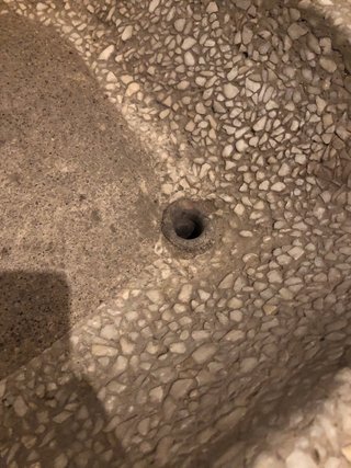 Fregadero de piedra antiguo