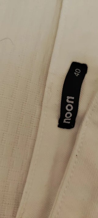 Pantalones acampanados blancos con estrellas