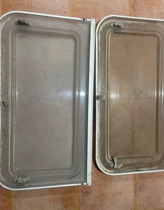 Ventanas para caravana, alguna tiene grietas