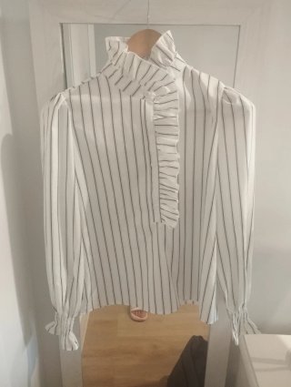 Camisa de rayas blanca y marron