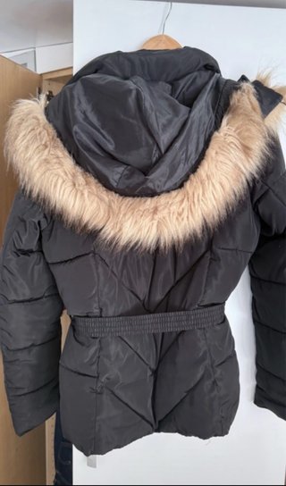 Abrigo Guess Negro con Cinturón y Capucha