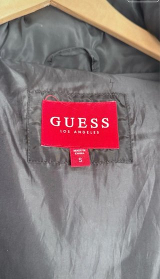 Abrigo Guess Negro con Cinturón y Capucha