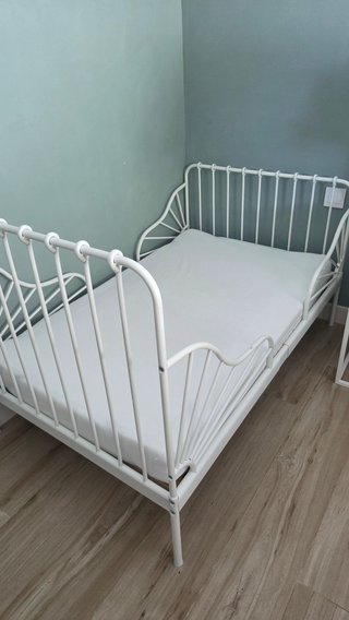 Cama extensible infantil IKEA con colchón