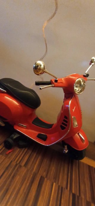 Vespa GTS de juguet elèctrica 12V