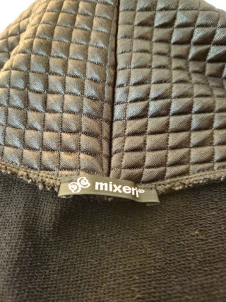 Felpa nera lunga con zip asimmetrica