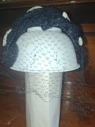 Antiguo sombrero pastillero S.XX negro y blanco