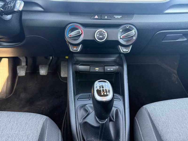 Kia Stonic 2023, foto 18