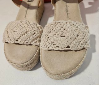 Sandalias cuña Xti beige talla 37 – Como nuevas ✨