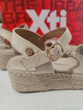 Sandalias cuña Xti beige talla 37 – Como nuevas ✨