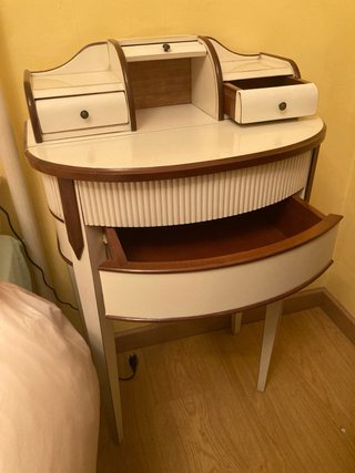 Escritorio vintage blanco y madera
