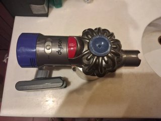 Dyson V8 funzionante + batteria nuova