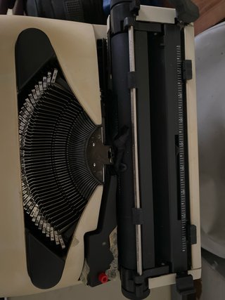 Máquina de escribir Olivetti Lettera 12