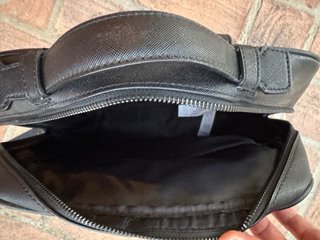 Mochila de piel negra
