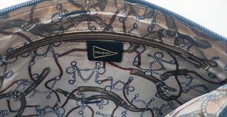 Cartera de mano piel negra con borla