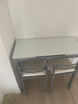 Mesa de cocina extensible metal y vidrio con silla